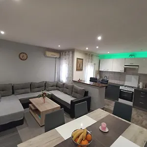 https://hukic-a2.in-istria.net